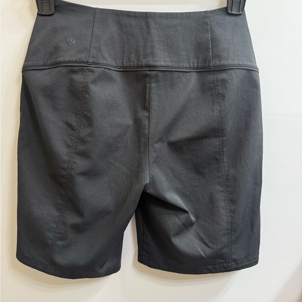 Lululemon In Power Mid Rise Black Bermuda Shorts Size 4 - Picture 2 of 6